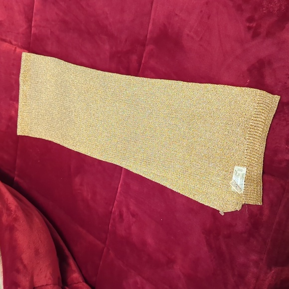 Gold metallic scarf - Picture 3 of 4